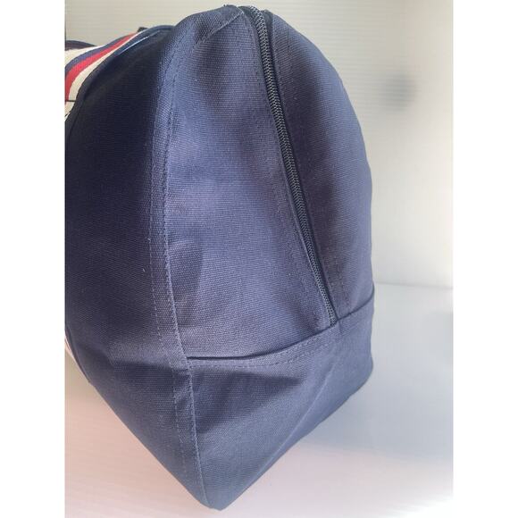 Tommy Hilfiger Duffle Bag - Picture 5 of 11